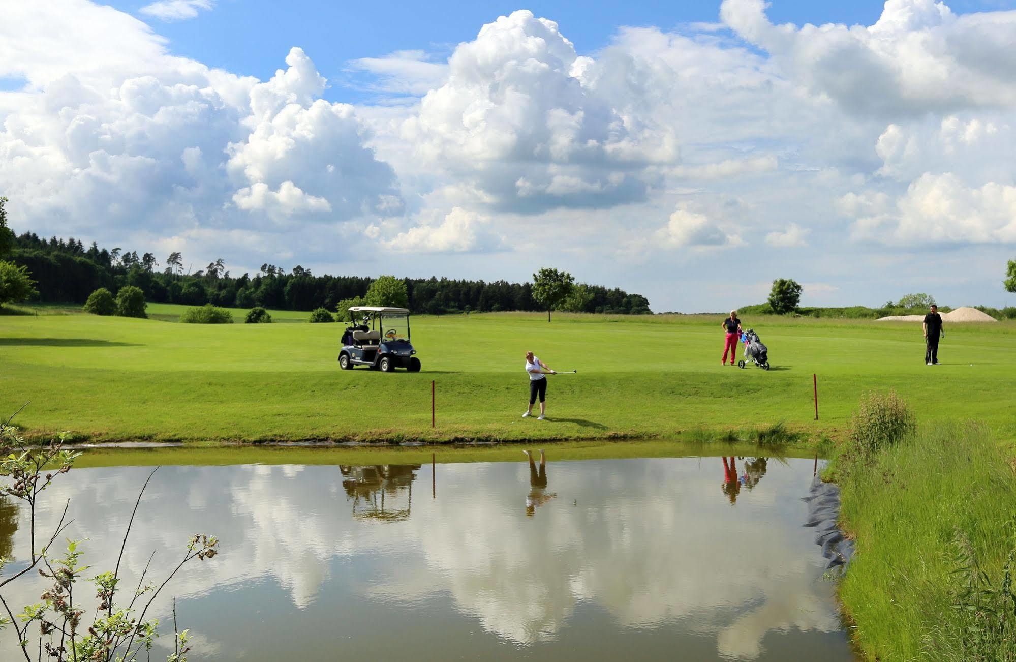 Apartments Golfpark Schlossgut Sickendorf Lauterbach Eksteriør billede